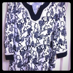 Never worn/no tags. 3/4 sleeves navy & white top